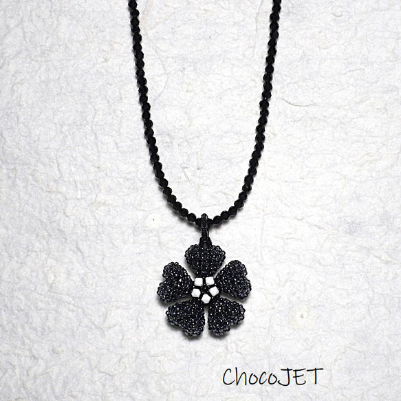 クリスタルブラックビーズ・ゴシック・フラワーネックレス 黒色五つ花
