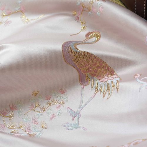 長さ1m ジャガード生地 鶴 ピンク 金糸 浮彫 綺麗 上品 布 きじ 色織
