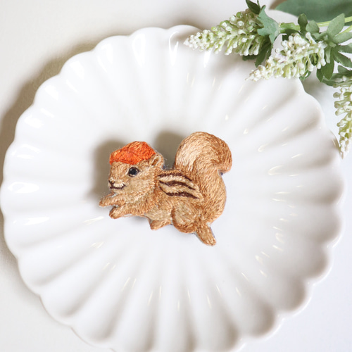 りす刺繍ブローチ【送料無料】動物刺繍 りすモチーフ シマリス うちの