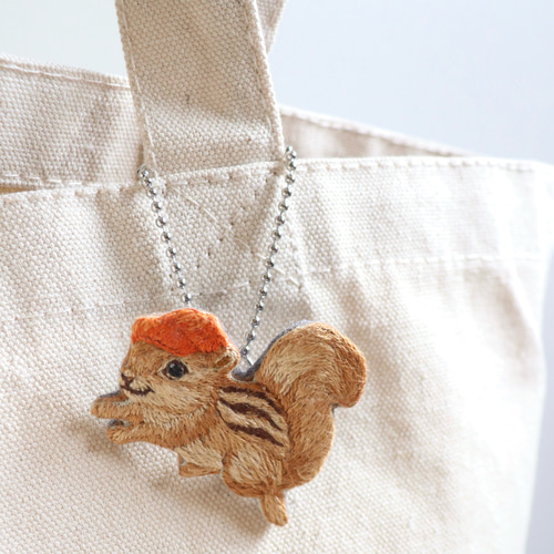 りす刺繍ブローチ【送料無料】動物刺繍 りすモチーフ シマリス うちの