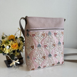 価格は安く ツイントートバック 楕円底タイプ 蝶々刺繍 トートバッグ tumugi トートバッグ