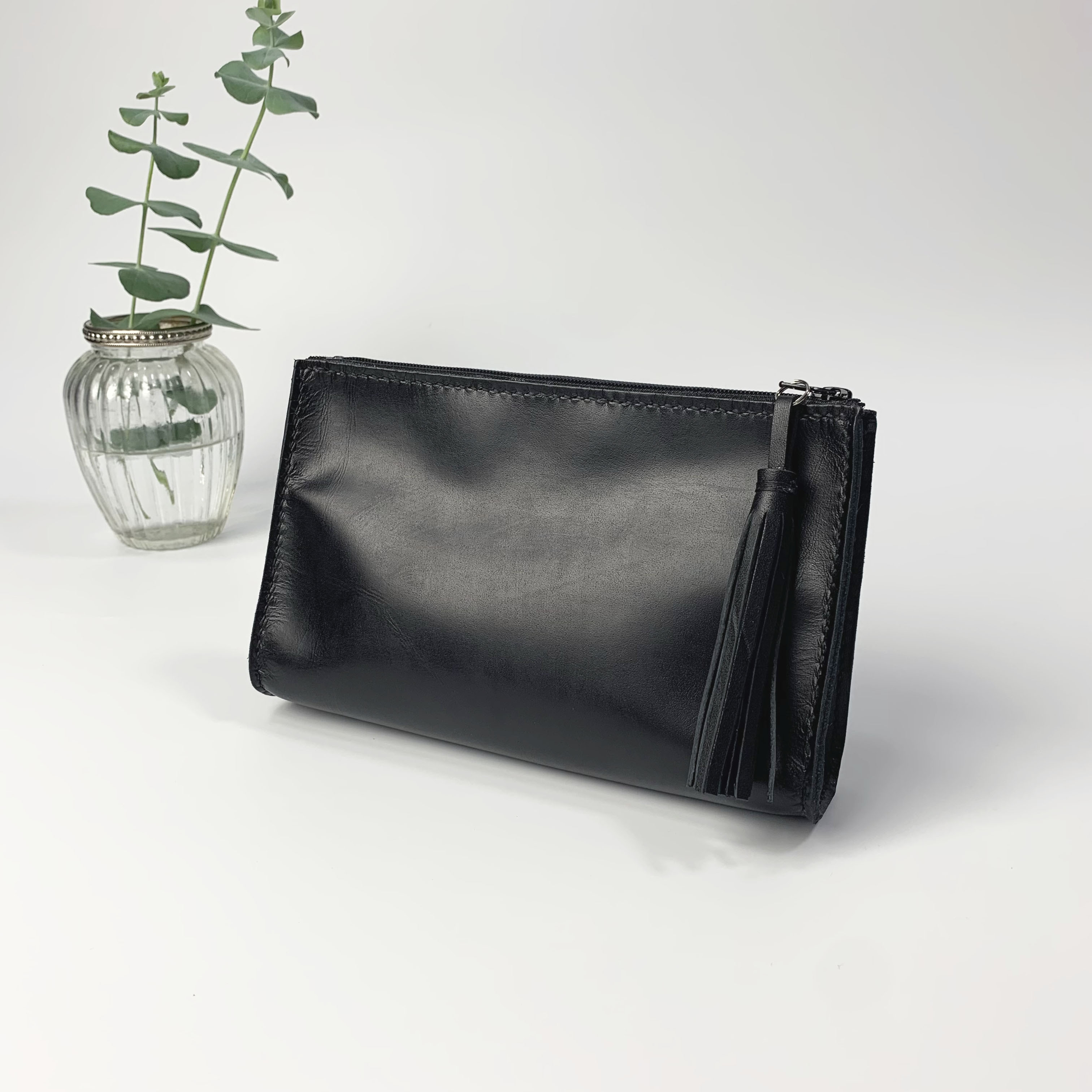 タッセルの本革ポーチ　ポケット付き