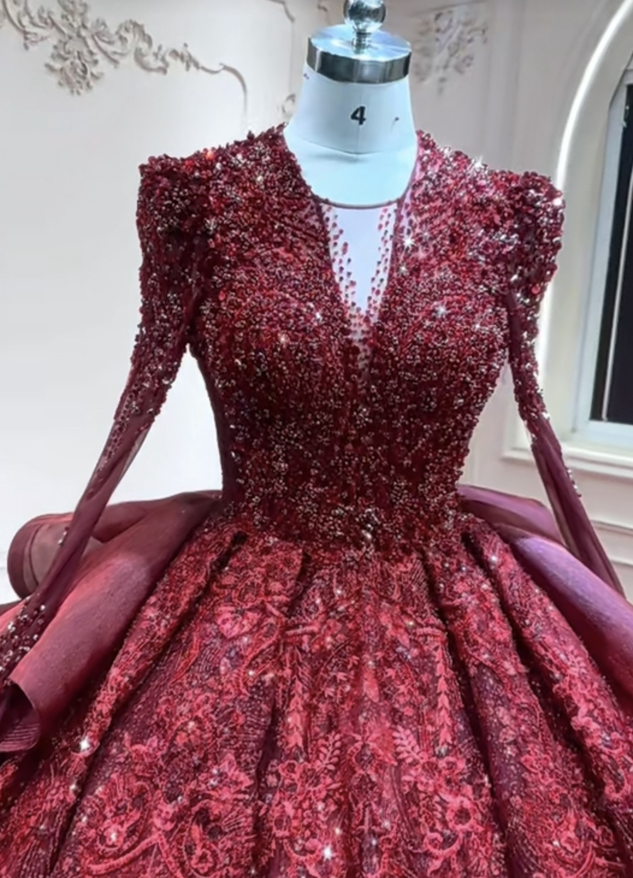 抜群のお洒落クラシカル　フランス風　赤レッド　プリンセスライン　ボリューム感　カラードレス　編み上げ　サイズオーダー可能