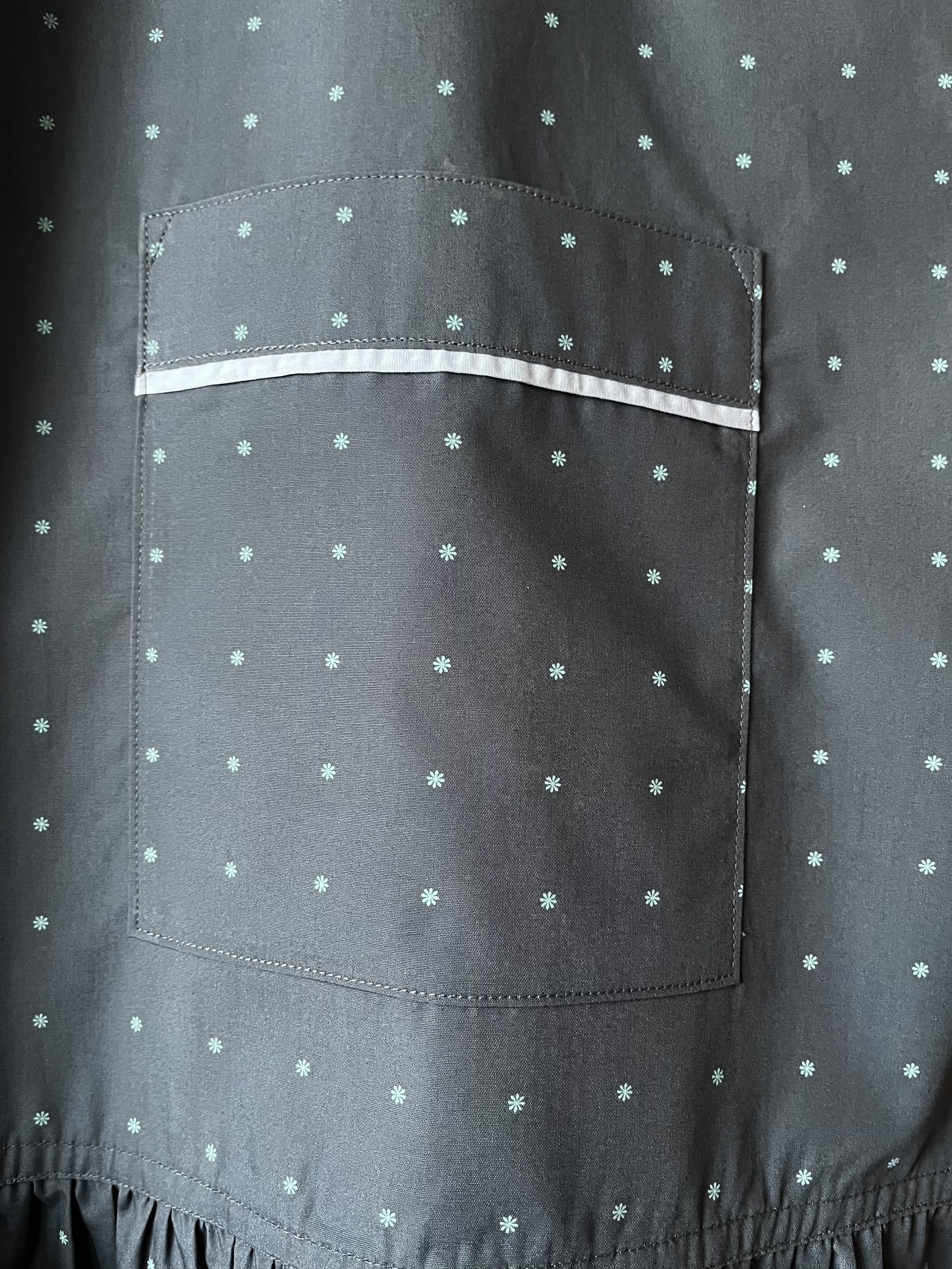 センターラインのティアードロングエプロン（バッククロスタイプ）