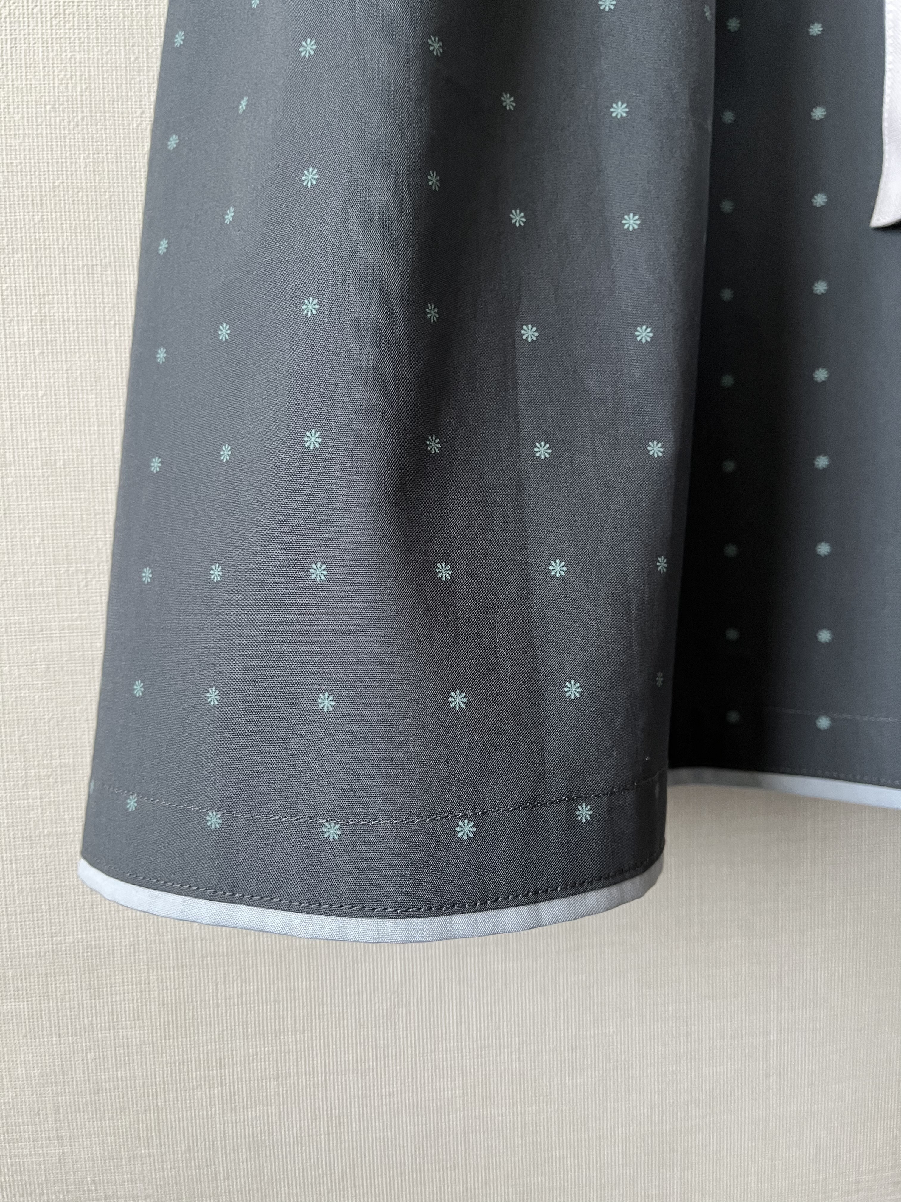 センターラインのティアードロングエプロン（バッククロスタイプ）