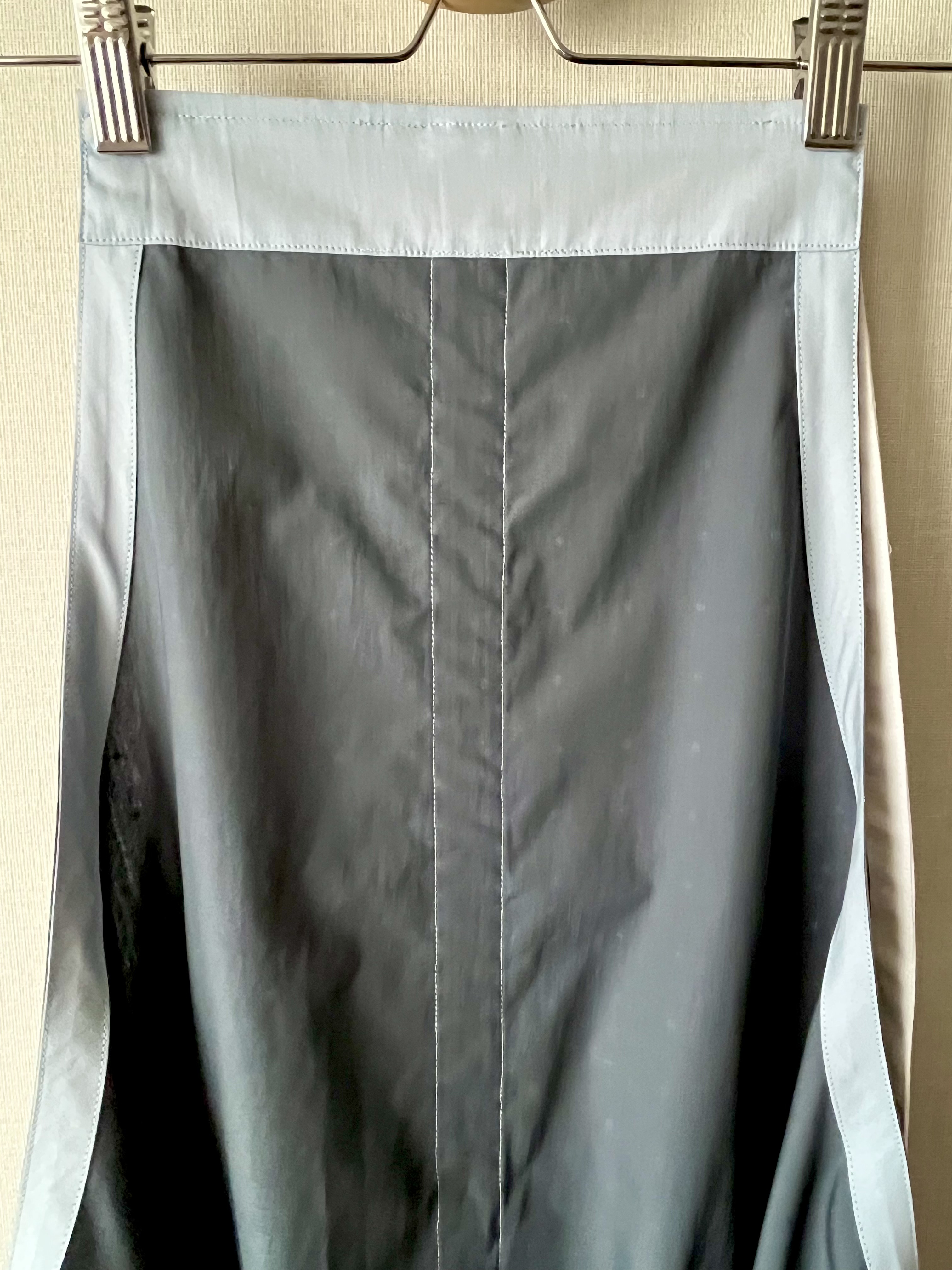 センターラインのティアードロングエプロン（バッククロスタイプ）