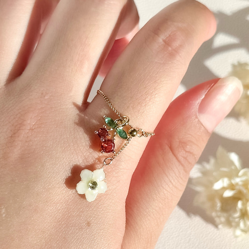 宝石果実- さくらんぼとお花のチェーンリング 指輪・リング Tsukiuni
