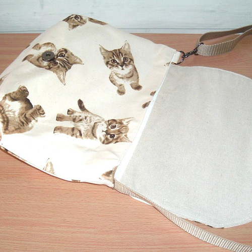 クリアランスセール20％OFF】猫柄ショルダーバッグ 茶トラの子猫柄