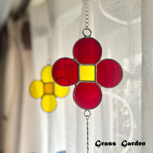 サンキャッチャー♡ハンドメイド「赤いお花のサンキャッチャー