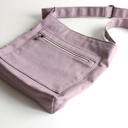 便利な4つのポケット付き★帆布のサコッシュ★くすみラベンダーピンク　太めストラップで肩ラク　大人カジュアル 8枚目の画像