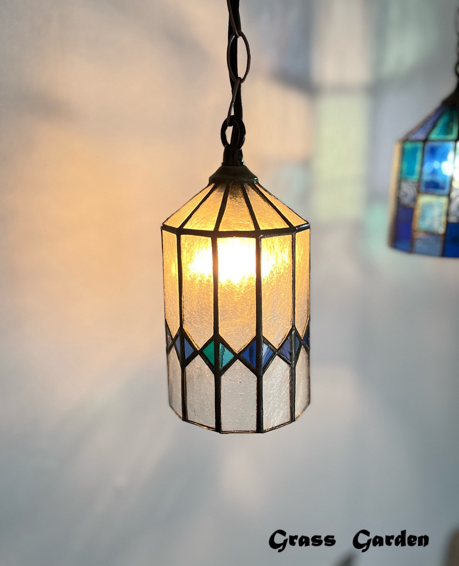 白色系ガラスとブルーのモザイク　ステンドグラスランプ　(GA-17)