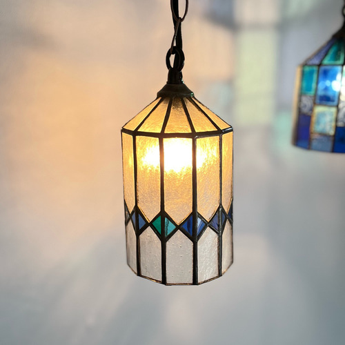 白色系ガラスとブルーのモザイク ステンドグラスランプ (GA-17