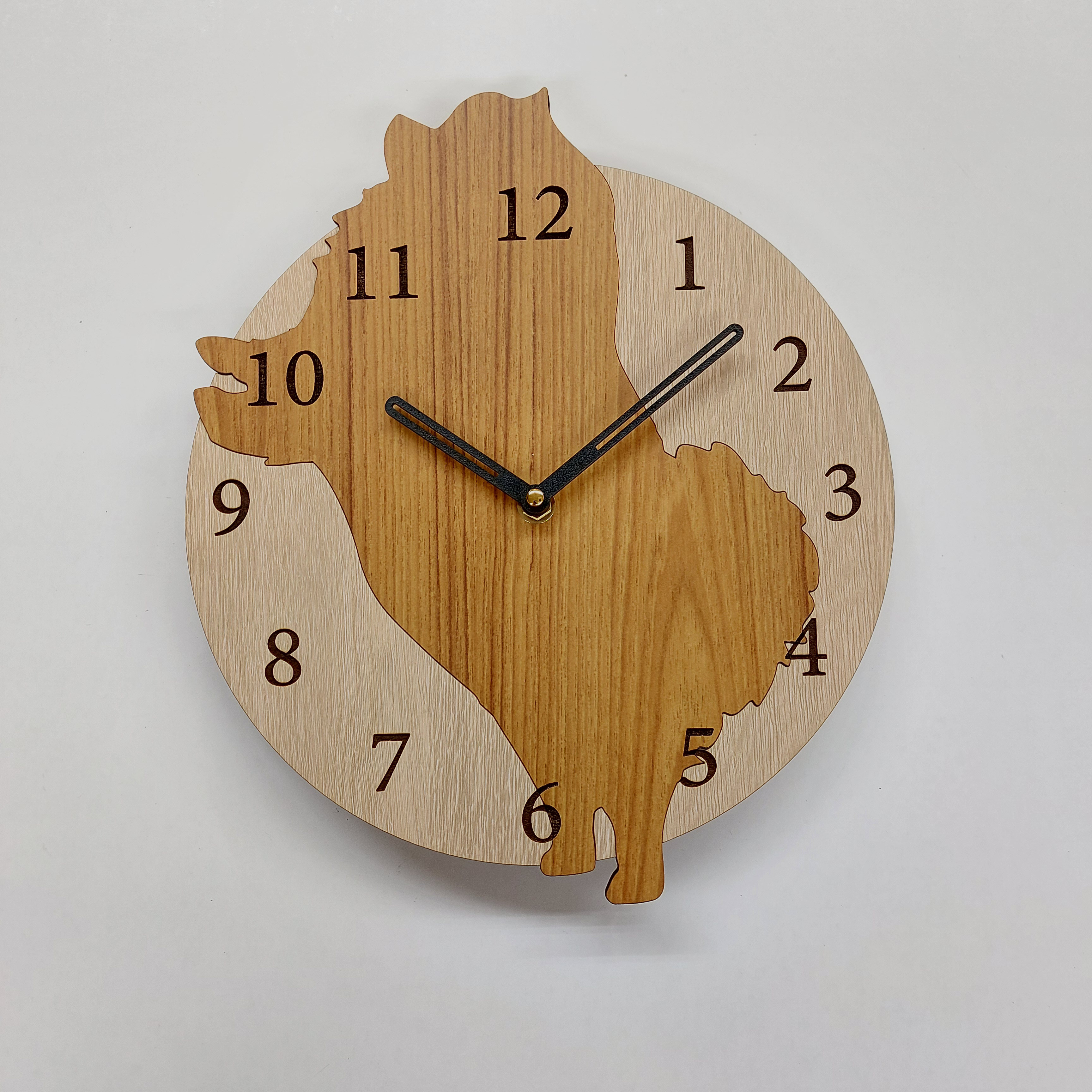 期間限定値下げ3000円引【名前入れ】はみ出し立ちワンちゃん壁掛け時計 ポメラニアン　オレンジ　静音壁掛け時計