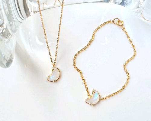 数量限定】うるうるムーンストーンの三日月ネックレス&ブレスレット