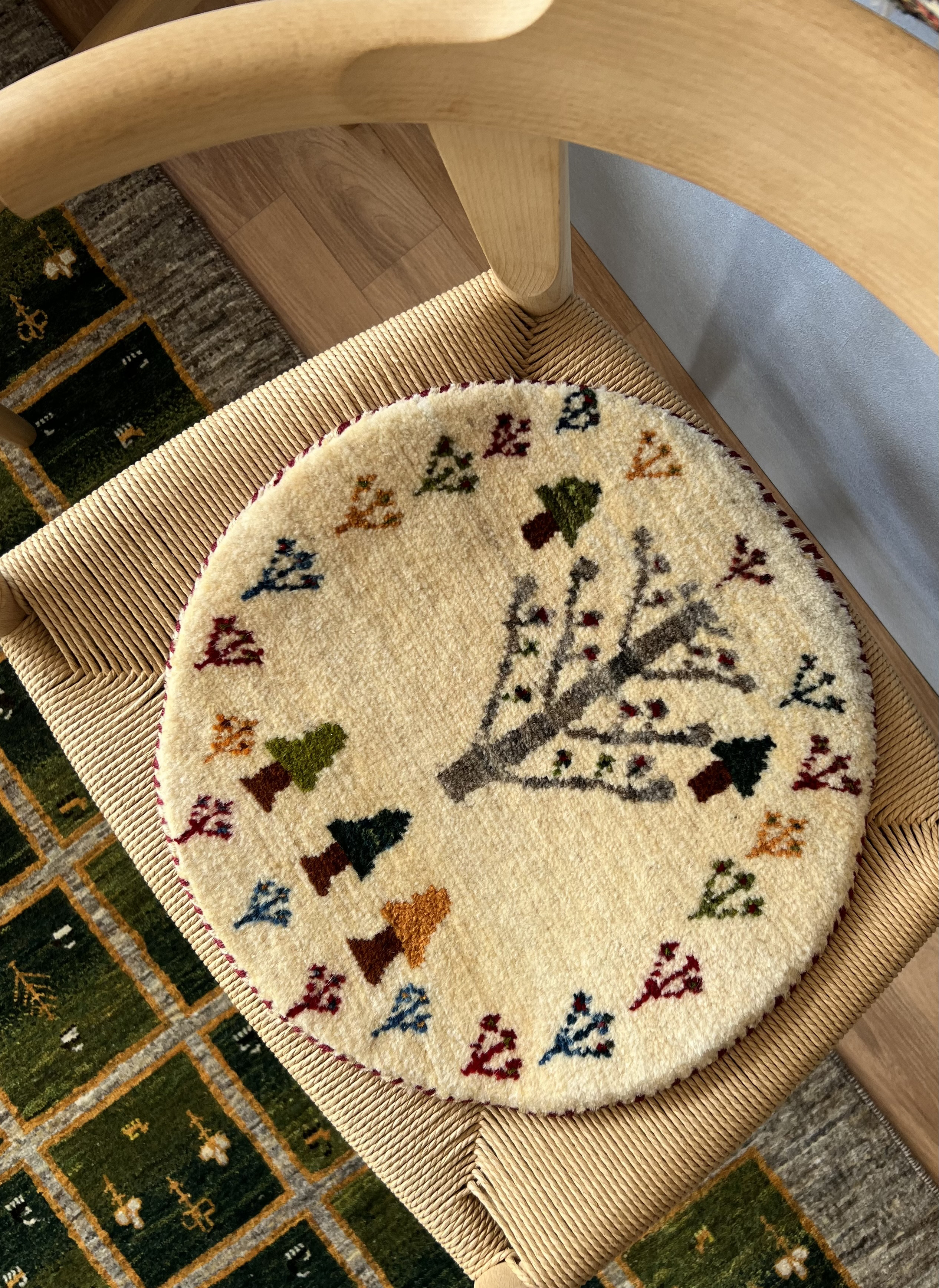 ●送料無料●丸ギャッベ【直径40】No.708（生命の木）チェアパッド・チェアマット・座布団・プレゼント