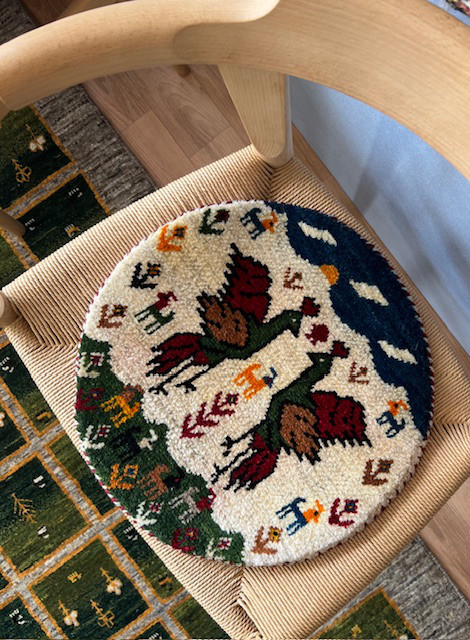 ●送料無料●丸ギャッベ【直径40】No.710（クジャク2羽）チェアパッド・チェアマット・座布団・プレゼント