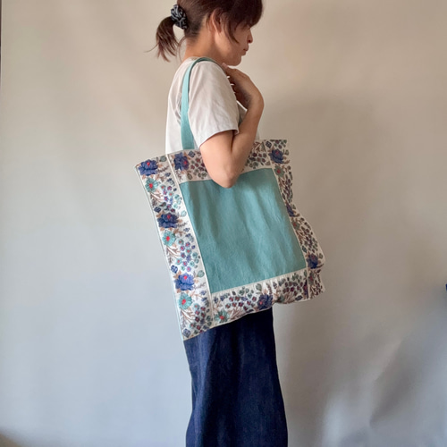 インド／インド刺繍リボン]のんびり歩く草原のトートバッグMaidan