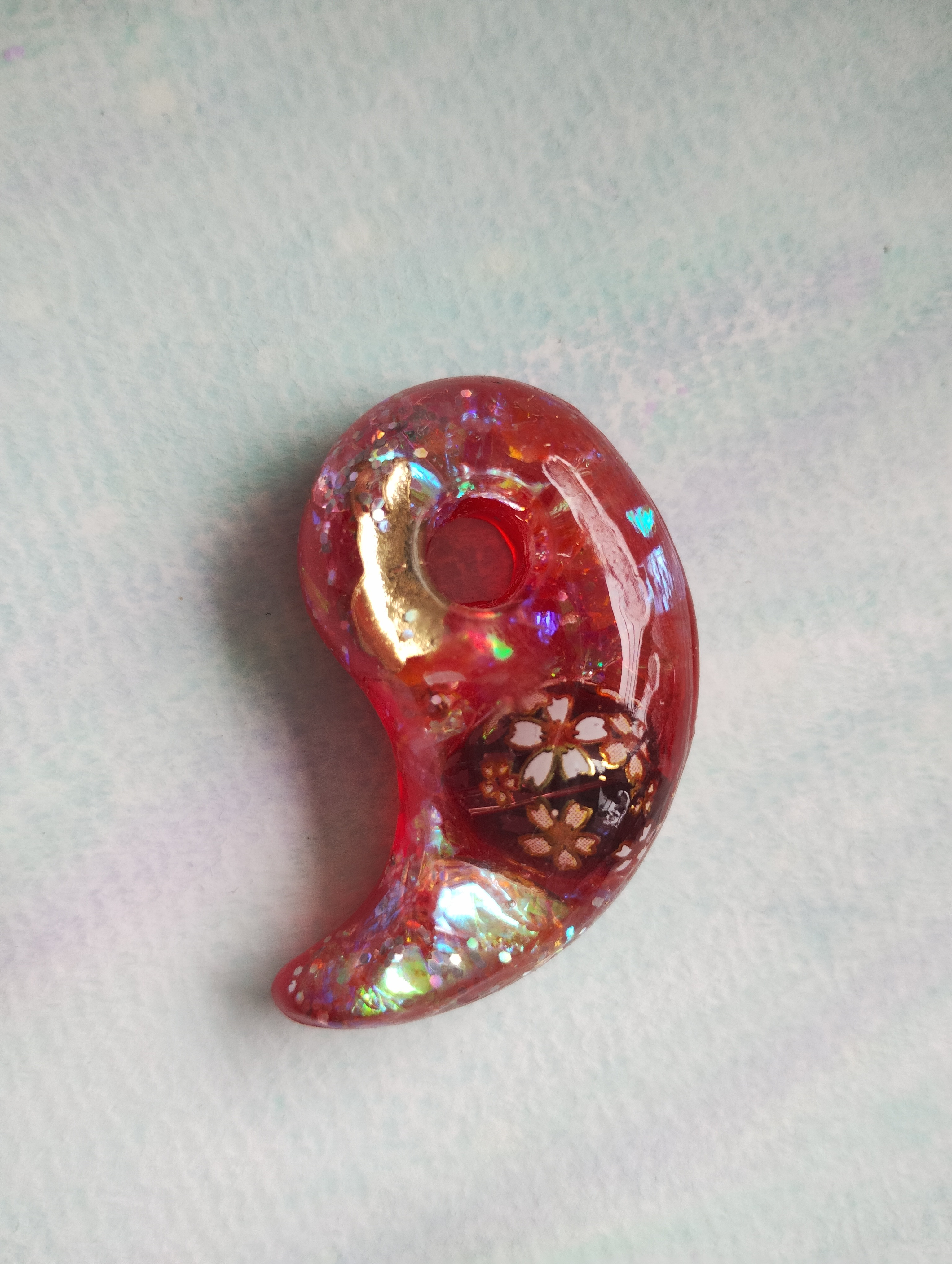 赤　情熱⭐創作オリジナル勾玉(オルゴナイト)