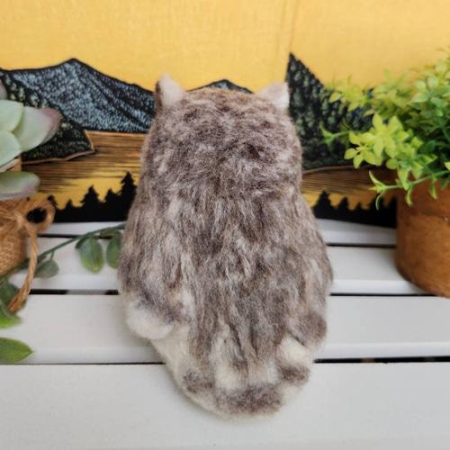 羊毛フェルト製小さな置物 ホワイトアメリカワシミミズク クリア