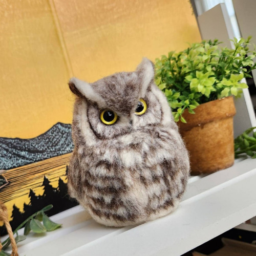 羊毛フェルト製小さな置物 ホワイトアメリカワシミミズク クリア