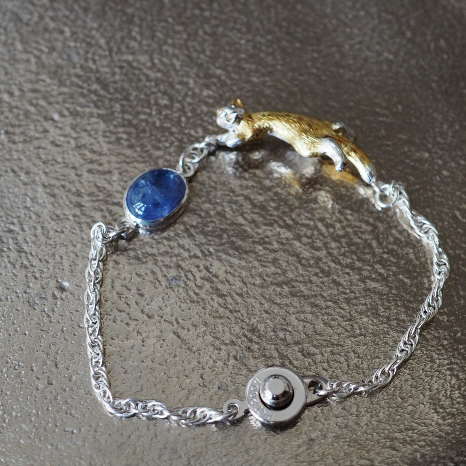 おしゃべり茶白猫ブレスレット タンザナイト