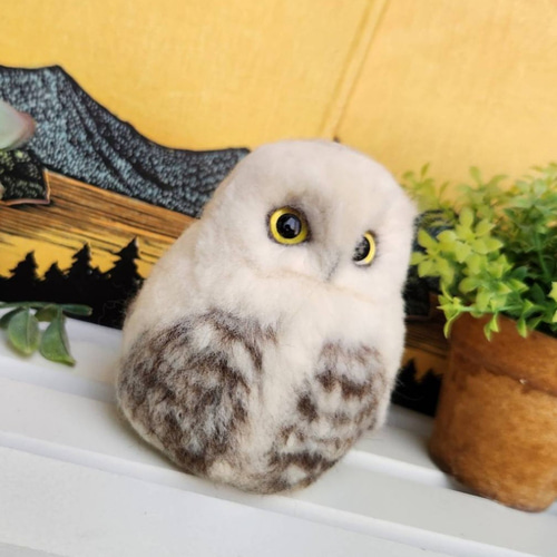 ラッキーモチーフ！小さな白ふくろうさん　羊毛フェルト 羊毛フェルト製ミニ置物 シロフクロウ クリアボックス入り 羊毛