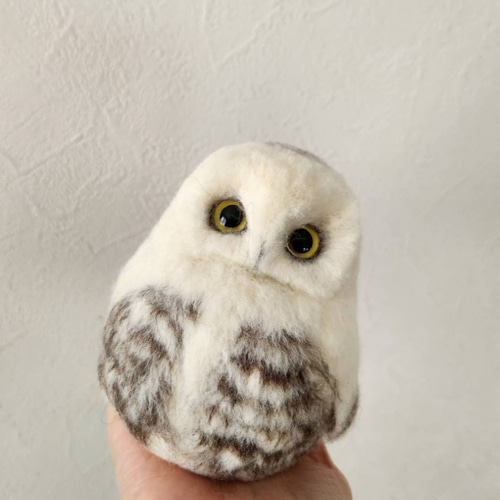 フクロウの置物羊毛フェルト製　ホワイトアメリカワシミミズク 羊毛フェルト フクロウの置物 ホワイトアメリカワシミミズク