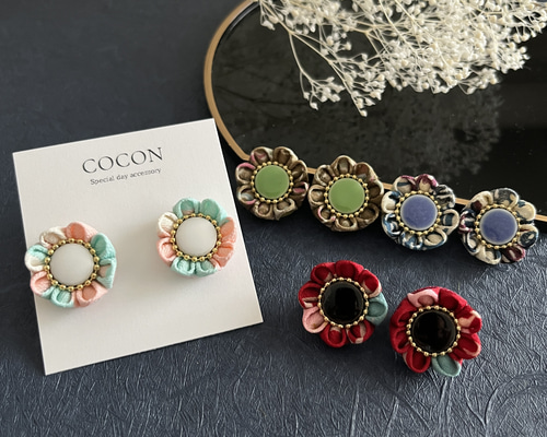 レトロ♡ヴィンテージボタン&キラキラビジューのフラワータッセルピアス／イヤリング 86e491f3cddfea83b40692d0194486