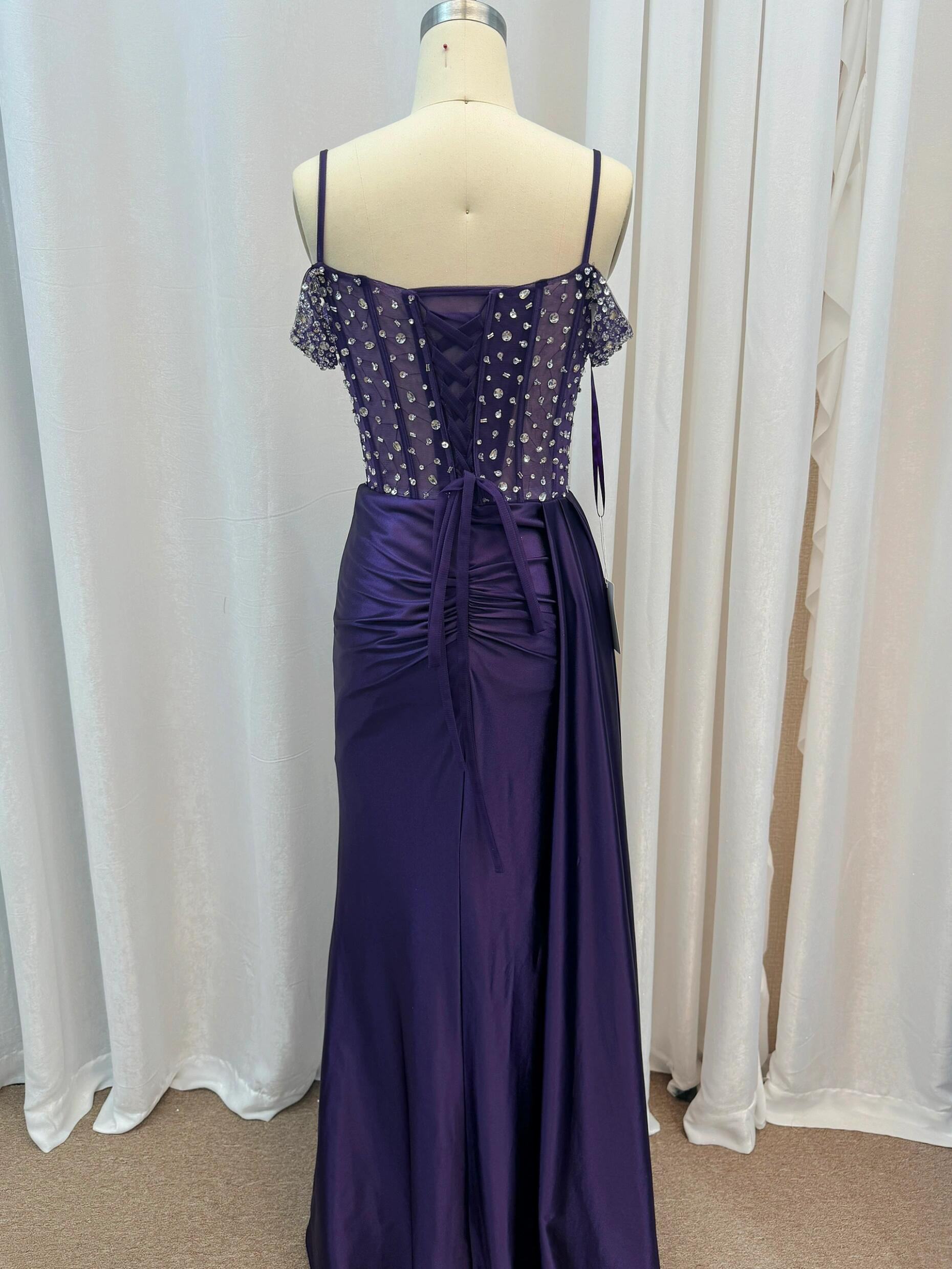 抜群のおしゃれ見え　パープル　たっぷりストーン　スリット　サテン　フリル　ファスナー　パーティードレス　合コン前撮り演奏