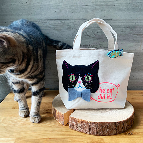 キャンバスミニトート（シロクロハチワレ猫刺繍）　☆送料無料☆ 4,899円