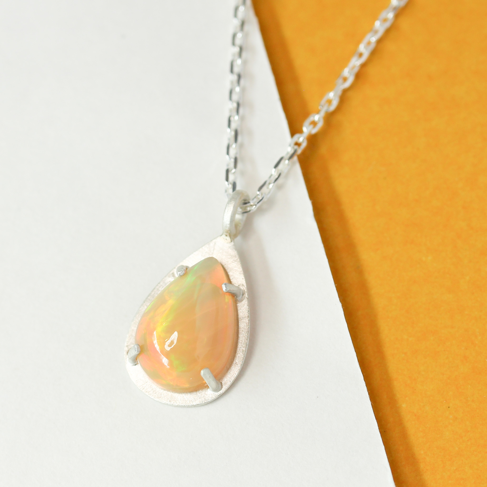 《plate》エチオピア産オパール・ネックレス