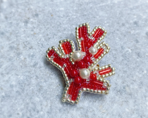 赤珊瑚】刺繍ブローチ 夏アクセサリー⭐︎海モチーフ刺繍