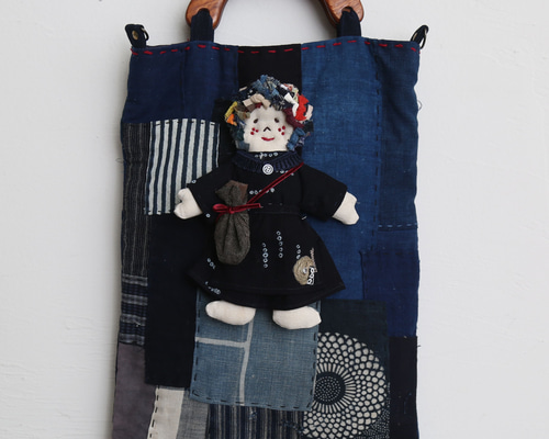 古布 布バッグ（人形チャーム付き） ショルダーバッグ はなかご