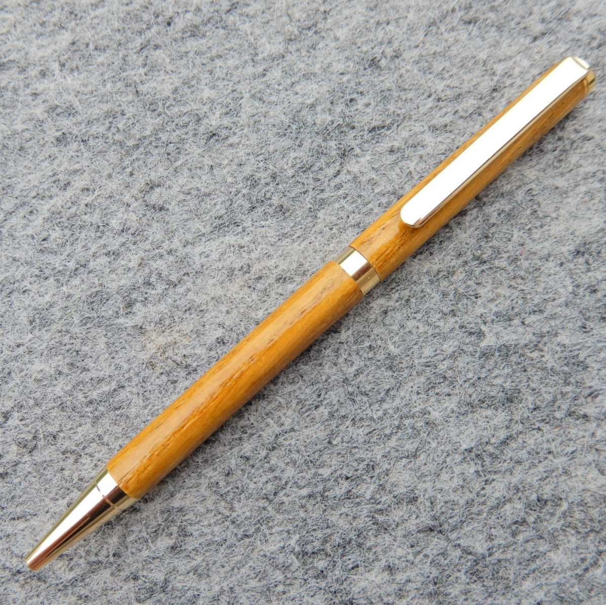 ボールペン　木軸　レッドオーク　回転式　（P001）