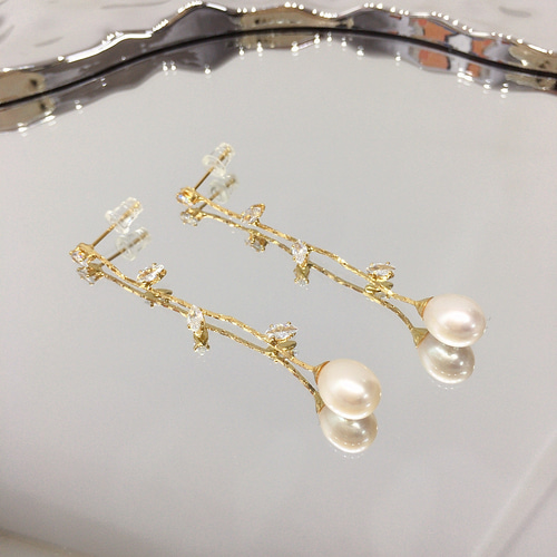 S925銀針】柳葉皓石×淡水真珠ロングピアス ピアス（フープ） Nova