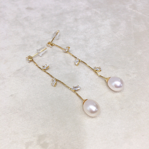 S925銀針】柳葉皓石×淡水真珠ロングピアス ピアス（フープ） Nova