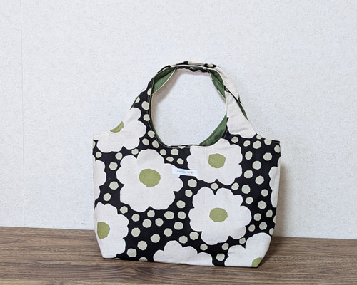 ☆  お洒落な大容量エコ　トートバック　北欧柄　ハンドメイド たためる♪ちょっと大きめ トートバッグ☆エコバッグ☆サブ
