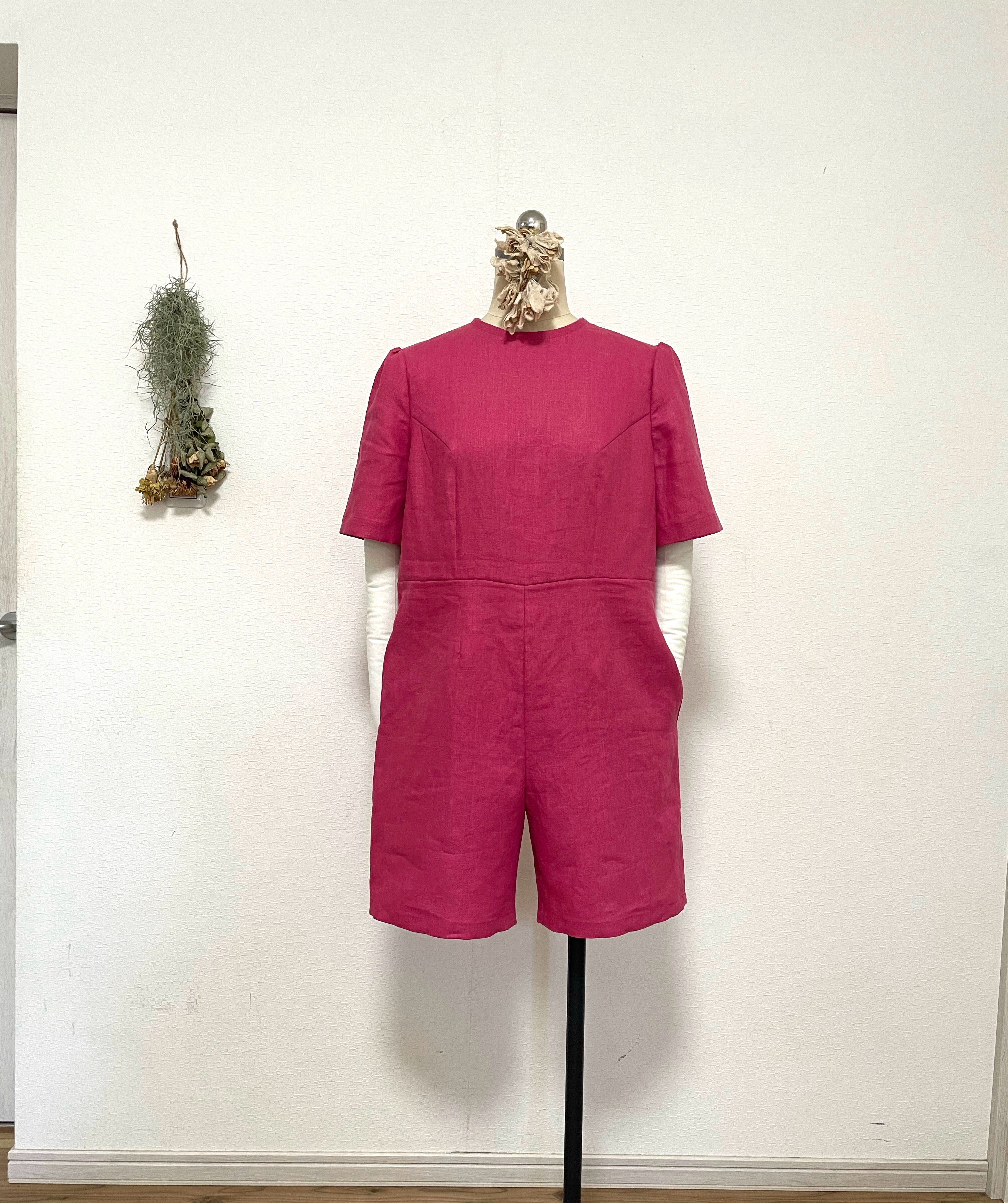 リネンの夏のジャンプスーツ