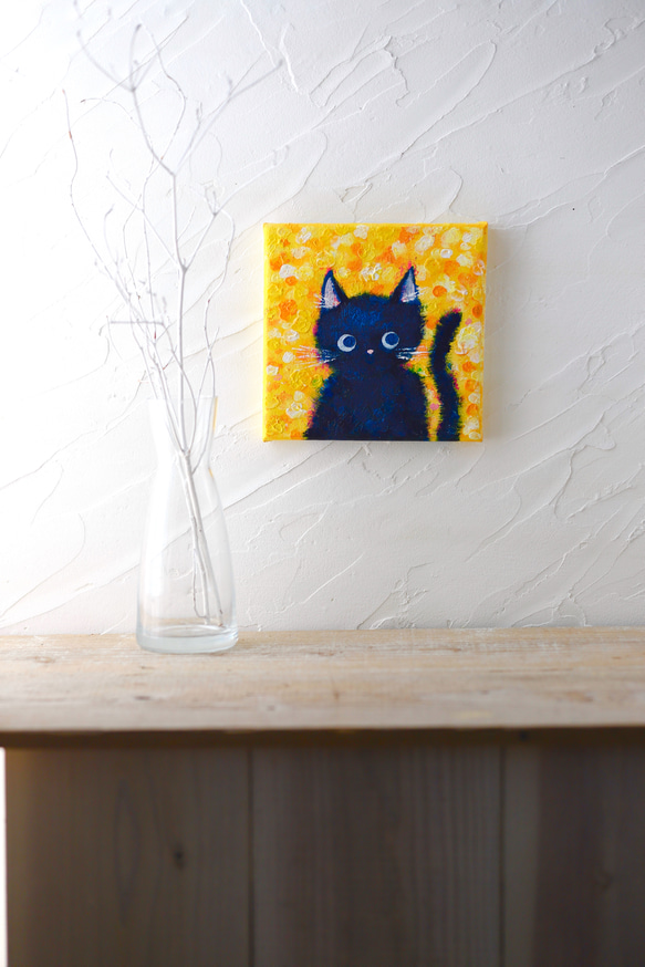 【原画】ミモザの庭で遊ぶ黒猫のクロさん「なにしてるの？」　キャンバス　絵画　18cm角　送料無料　 3枚目の画像