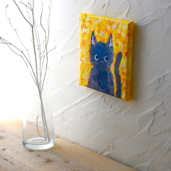 【原画】ミモザの庭で遊ぶ黒猫のクロさん「なにしてるの？」　キャンバス　絵画　18cm角　送料無料　 5枚目の画像