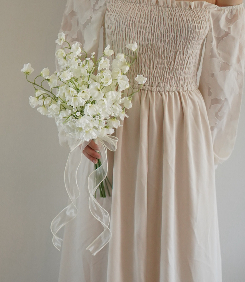 Petal（ペタル）まるで雲の上♡ スイートピーのクラッチブーケ ⌇﻿ かすみ草 スイートピー ⌇﻿ ウェディングブーケ