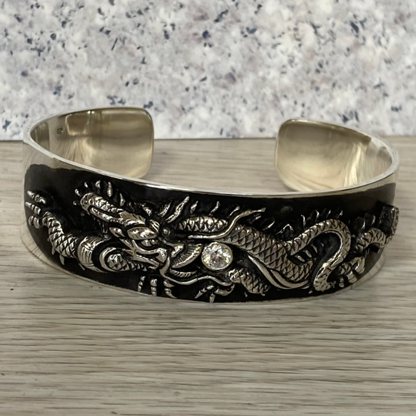 dragon relief》シルバーバングル｜silver925・立体彫刻