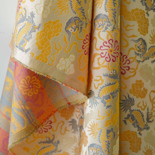 長さ1m ジャガード生地 錦ブロケード ゴールド 綺麗 上品 布 きじ 色織