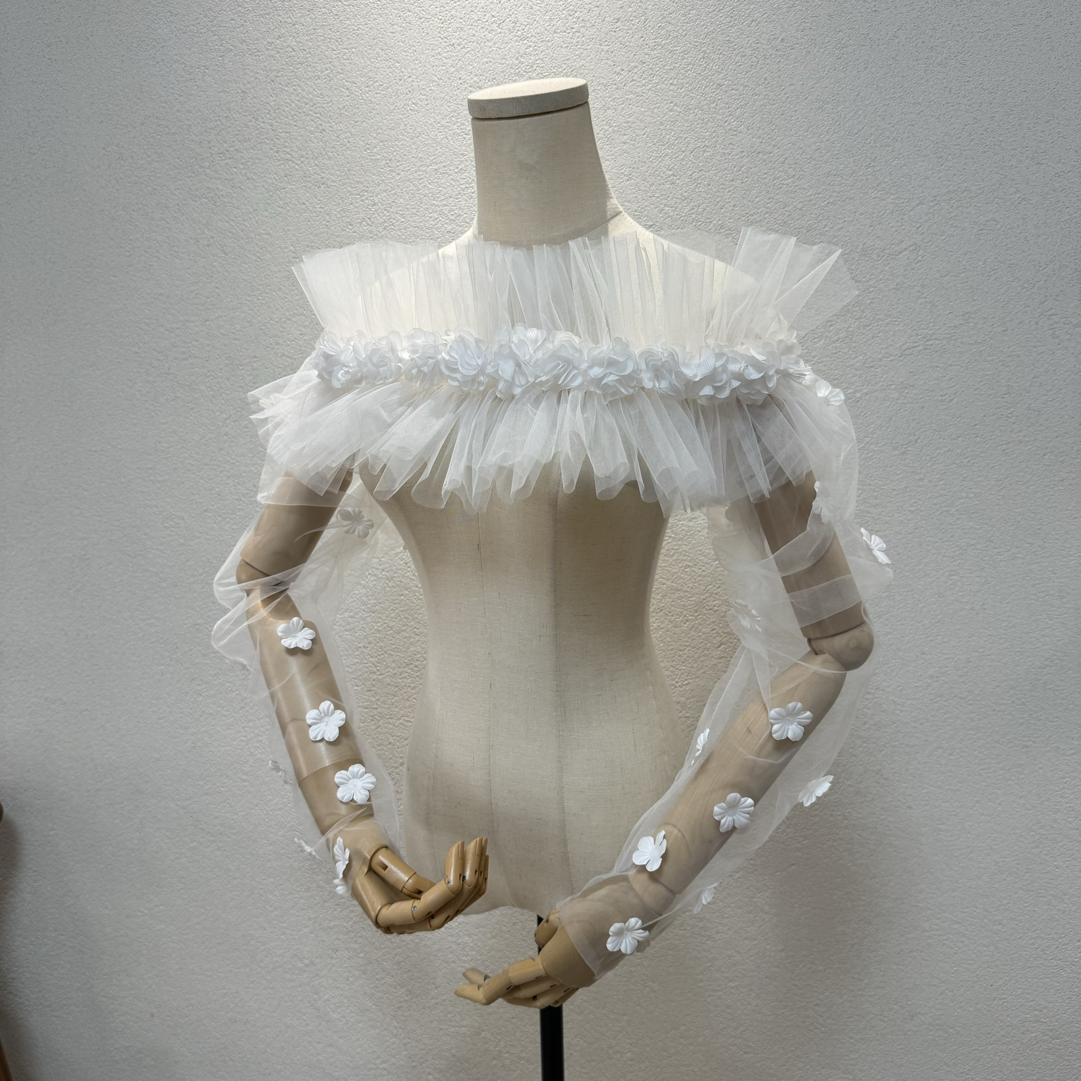 美品！ふんわりチュール　シースルー袖　二の腕カバー　オーダーメイド可能エレガント花飾り　カラー変更可演奏会/お呼ばれ前撮｜詳細画像