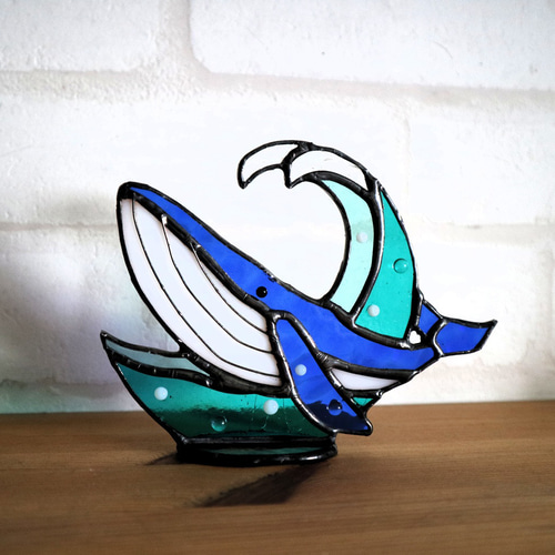 ステンドグラス・サンキャッチャー 波と鯨（受注制作） サン