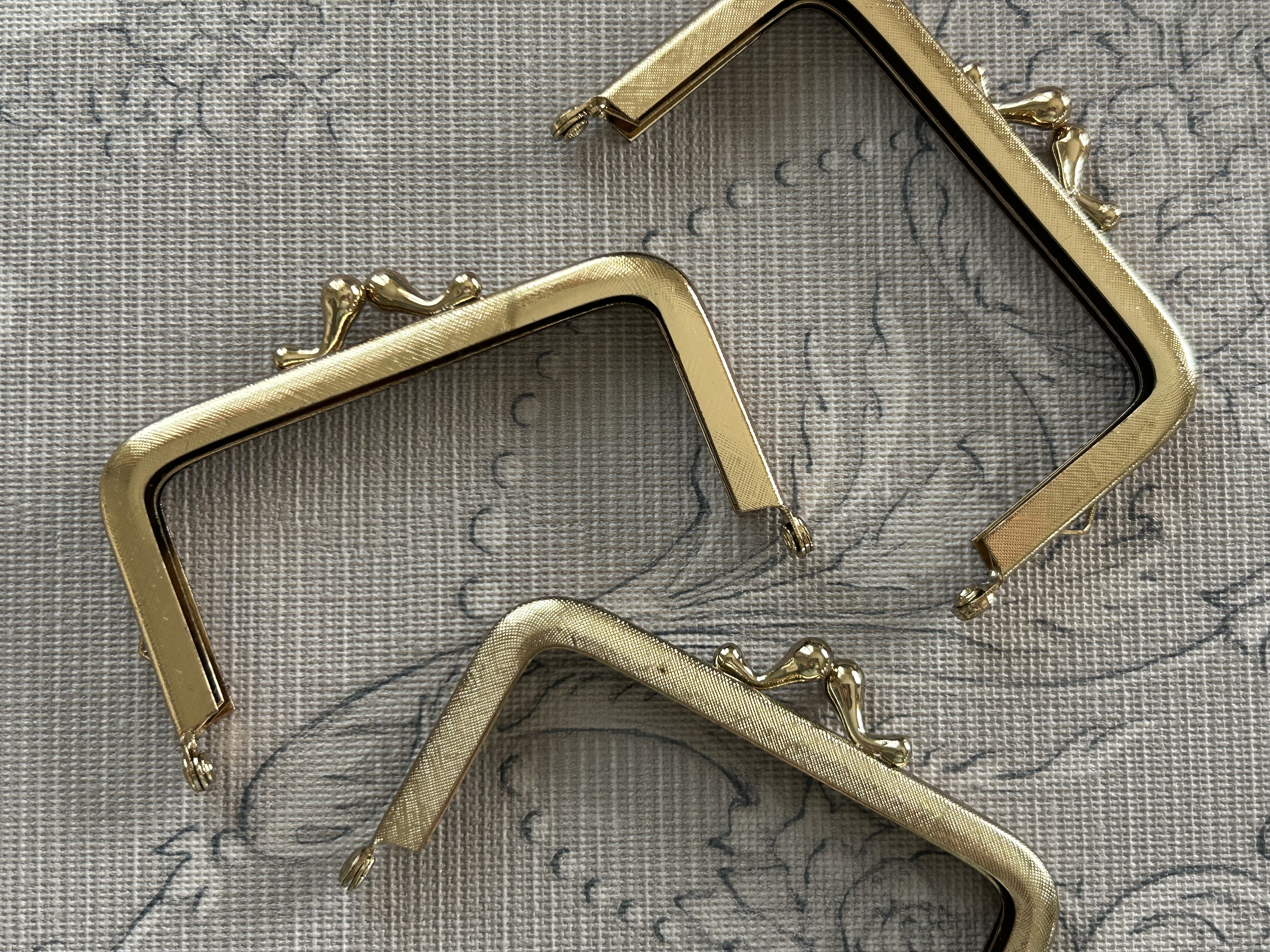 おばまビーチ　○向　愛称板 成型フィッシングポーチ GM2585 | がまかつ