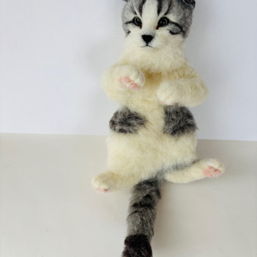 羊毛フェルト ヘソ天 猫 サバ白 羊毛フェルト にじいろ 羊毛フェルト