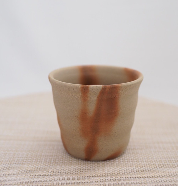 【Sさま専用ページ】備前フリーカップ〜なみなみ〜（緋だすき） 1枚目の画像