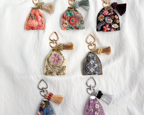 全7色】インド刺繍リボンのキーチャーム｜大人かわいいバッグチャーム