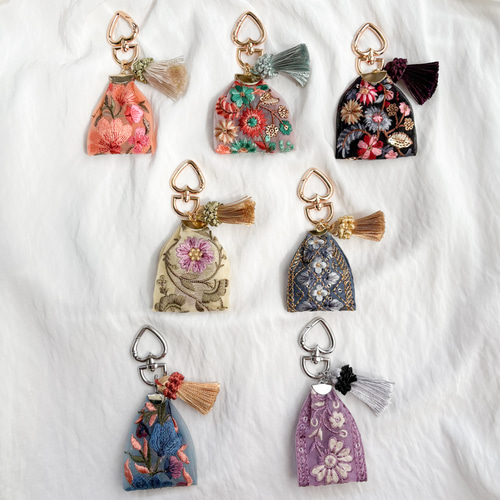 全7色】インド刺繍リボンのキーチャーム｜大人かわいいバッグチャーム